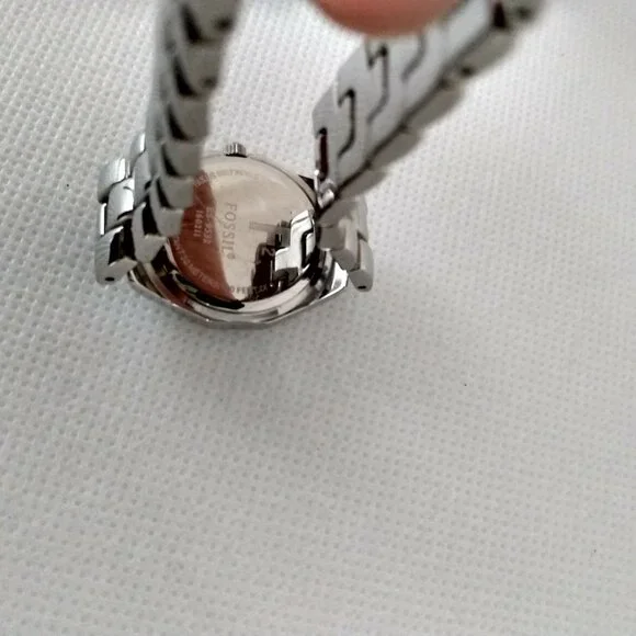 Ladies fossil watch - Picture 3 of 5